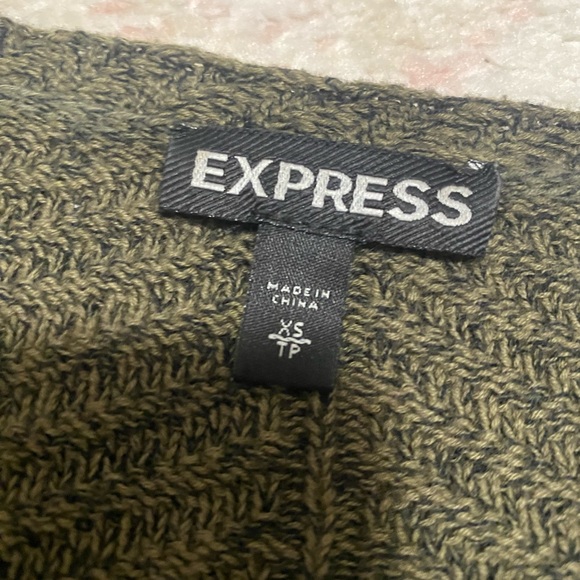 V neck dark green Express sweater | XS | Fall Sweaters - Picture 3 of 3